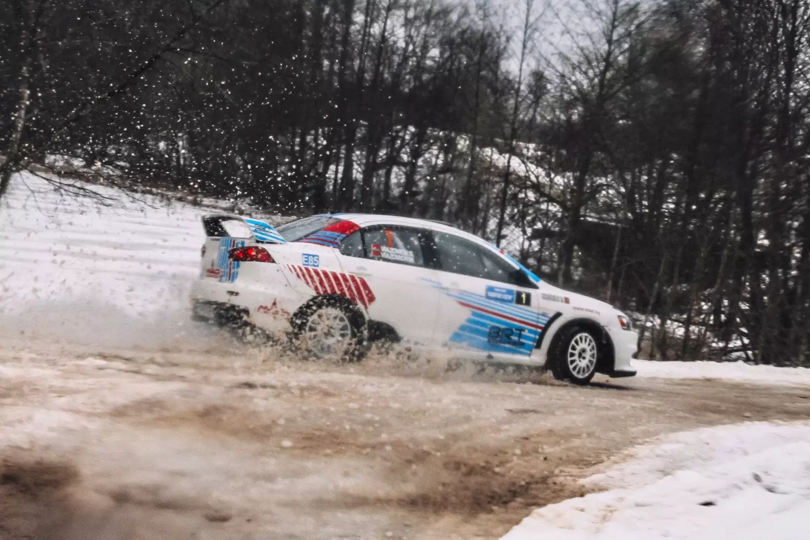 Горящая Subaru и пируэты на льду