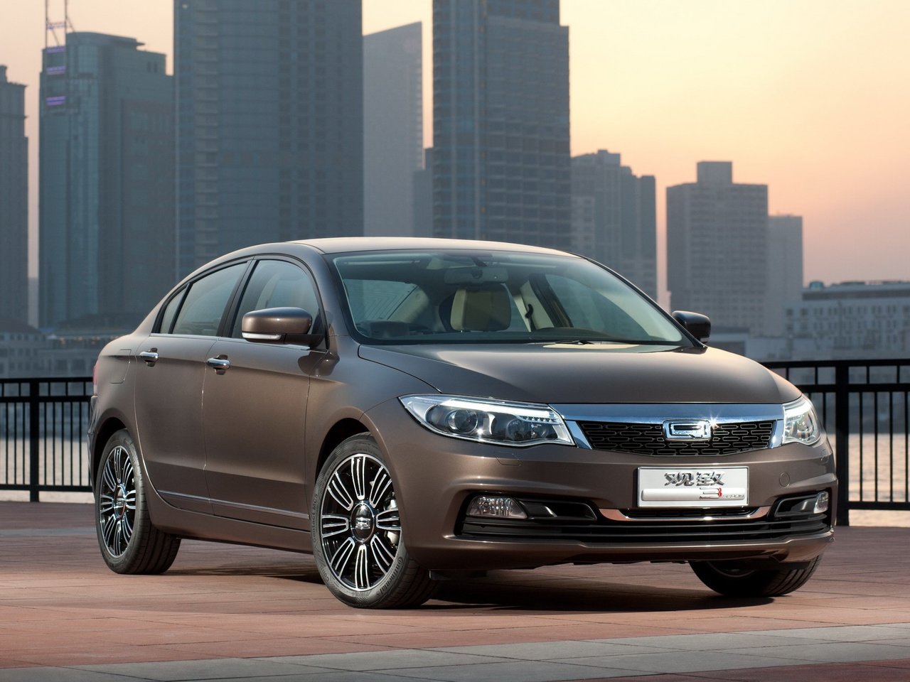 Qoros 3 I, седан