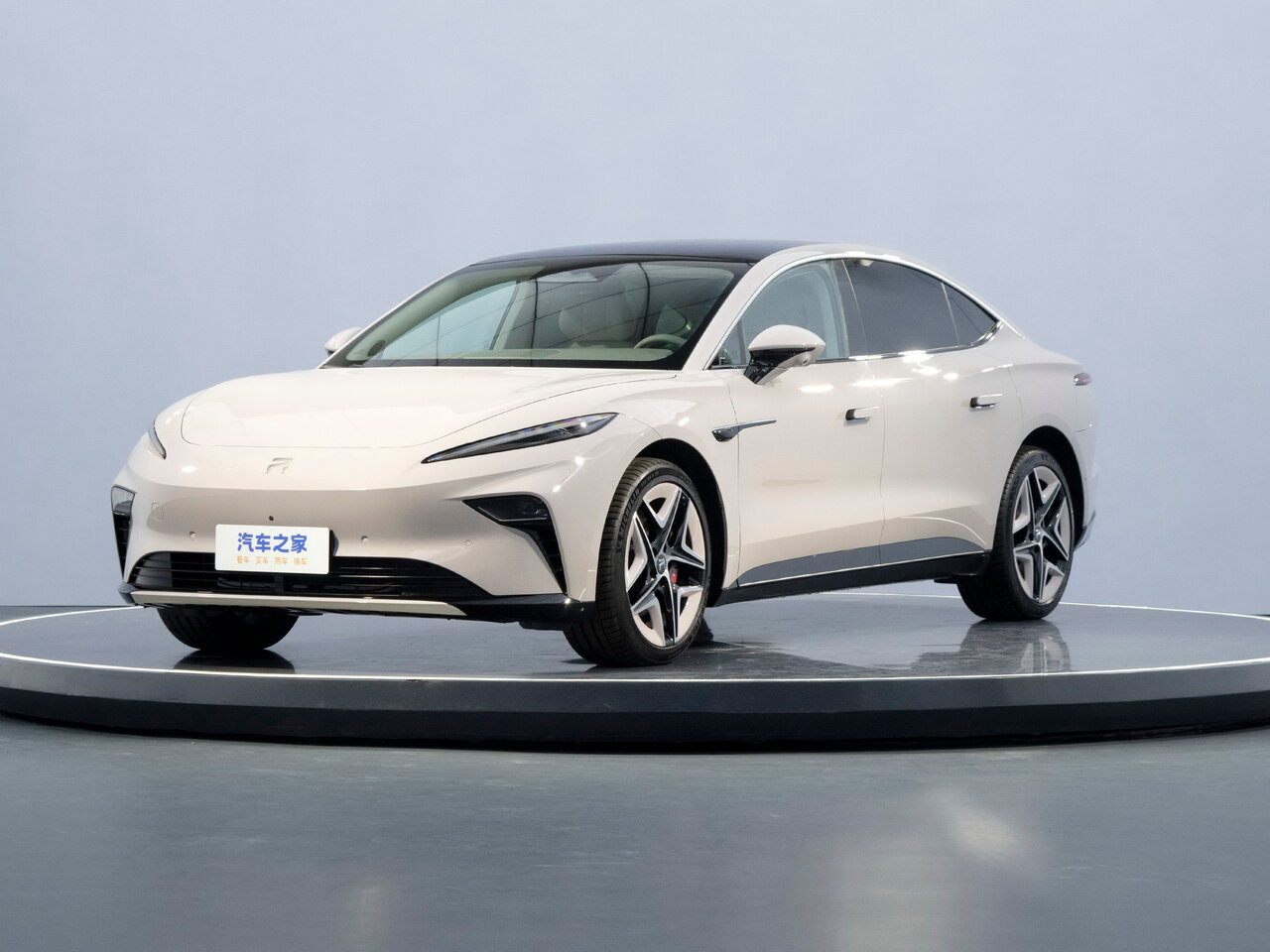 Rising Auto F7 I, лифтбек