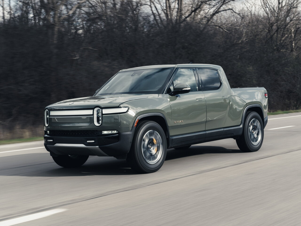 Rivian R1T I, пикап двойная кабина