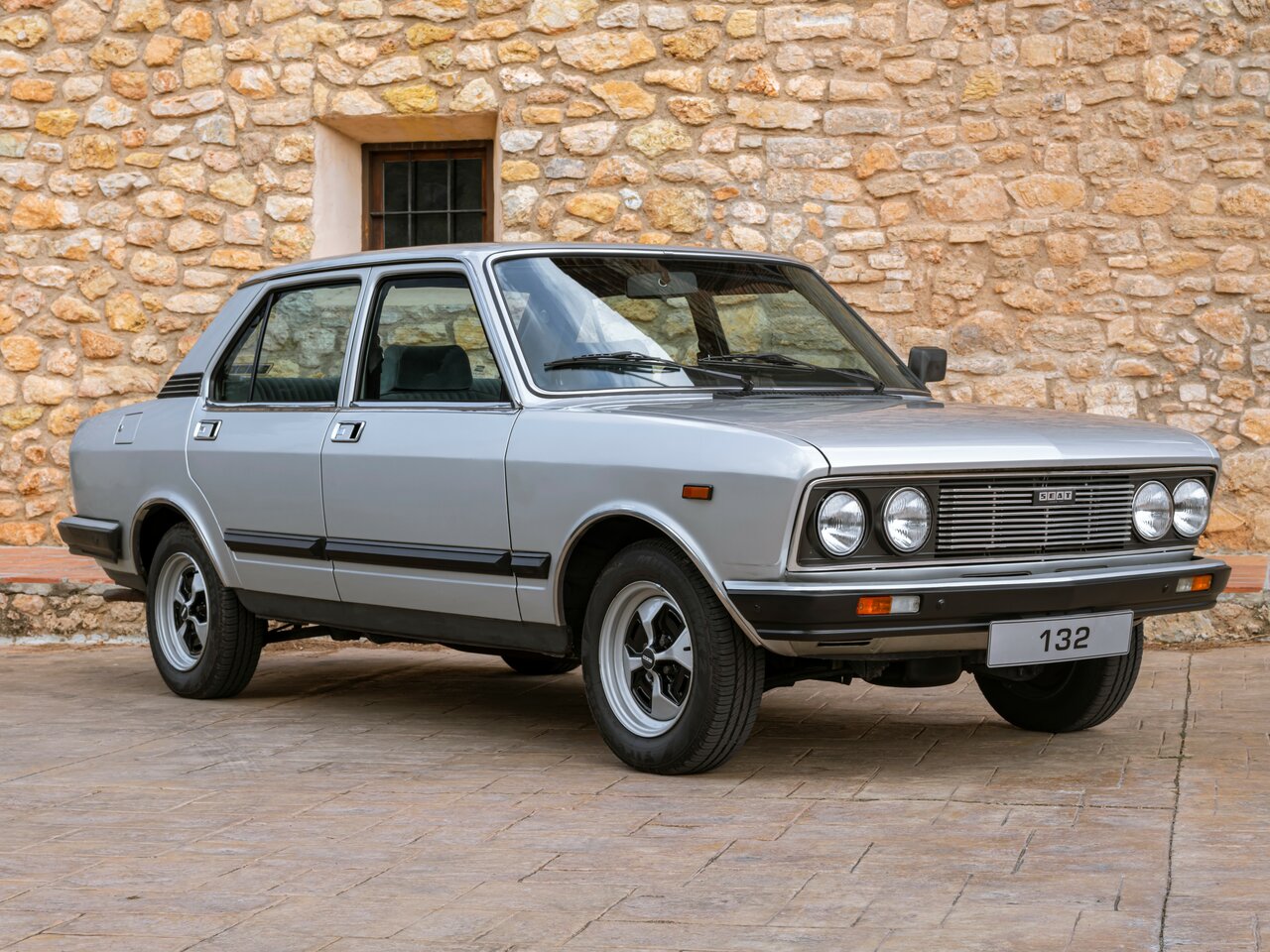 SEAT 132 I, седан