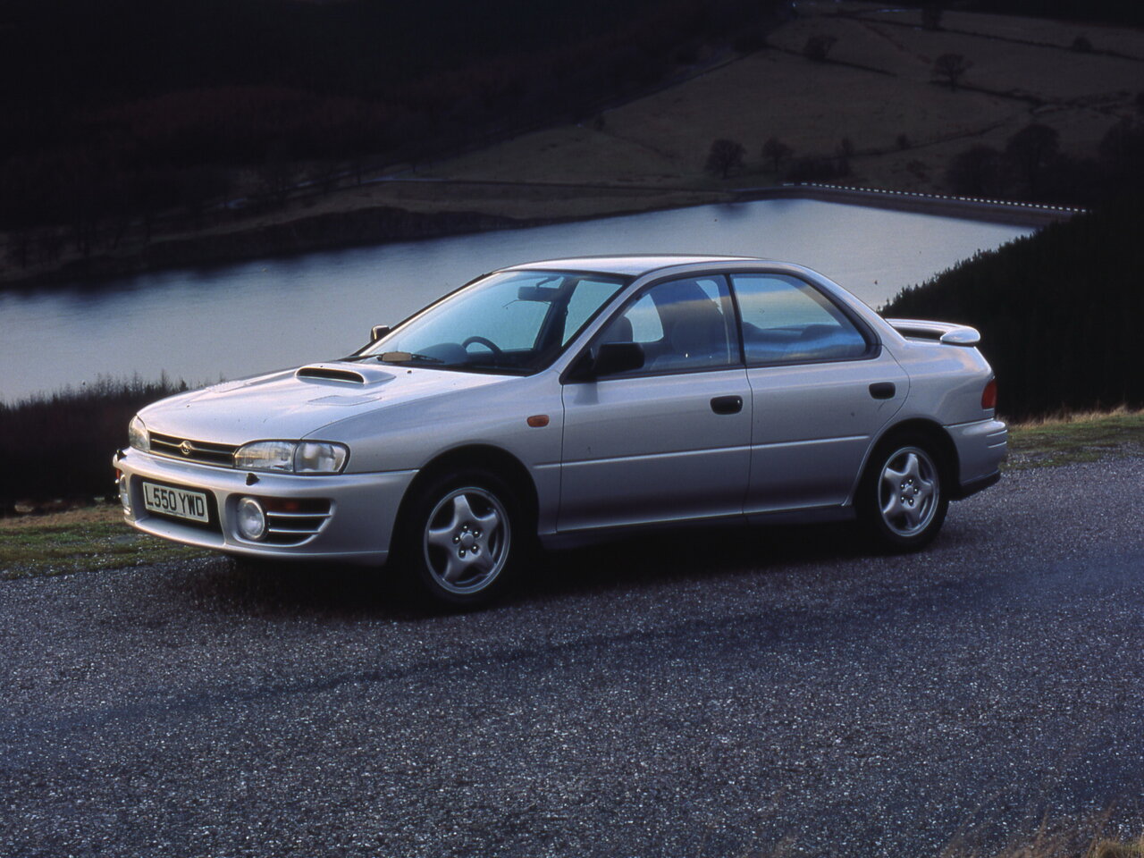 Subaru Impreza I, седан