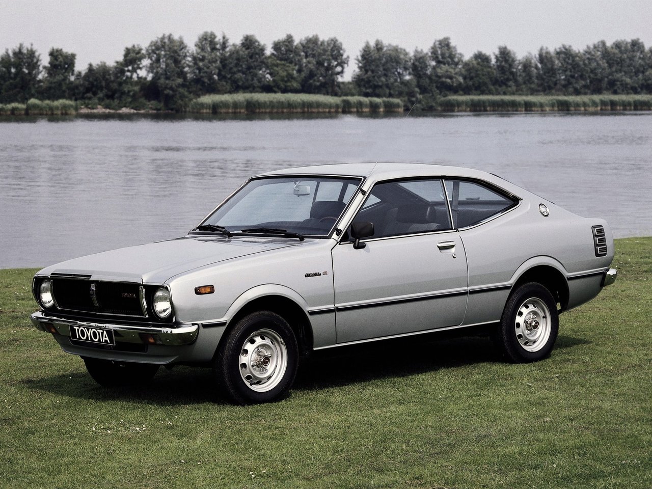 Toyota Corolla III (E30, E40, E50, E60), лифтбек