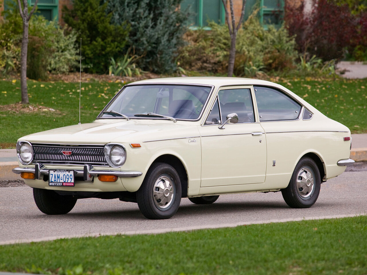 Toyota Corolla i (E10), купе