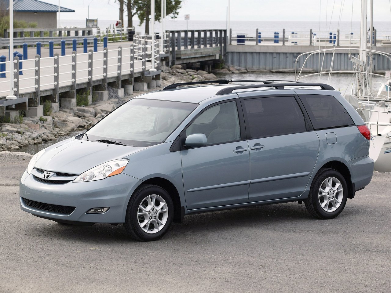 Toyota Sienna II Рестайлинг, минивэн