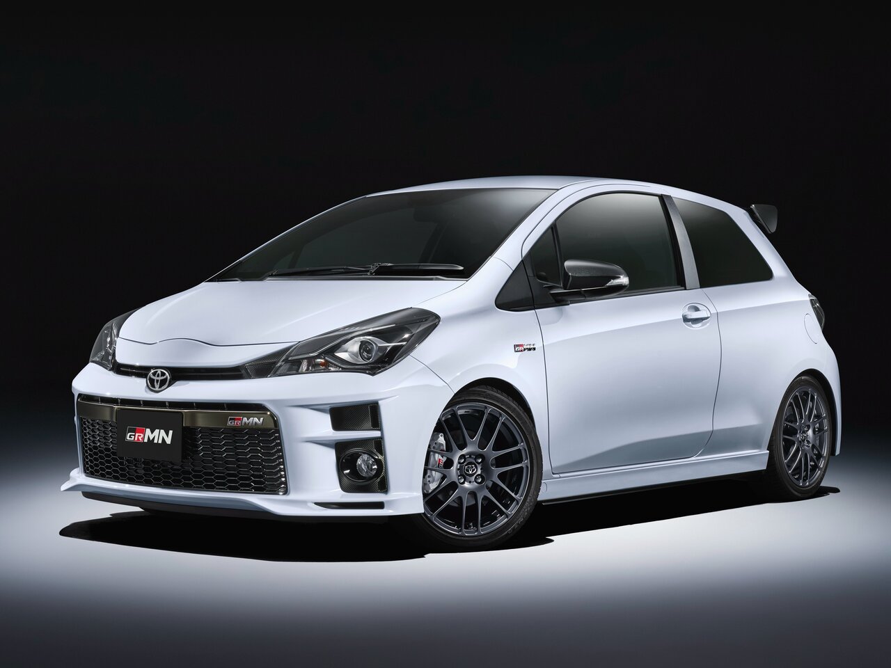 Toyota Vitz III (XP130) Рестайлинг, хэтчбек 3 дв.