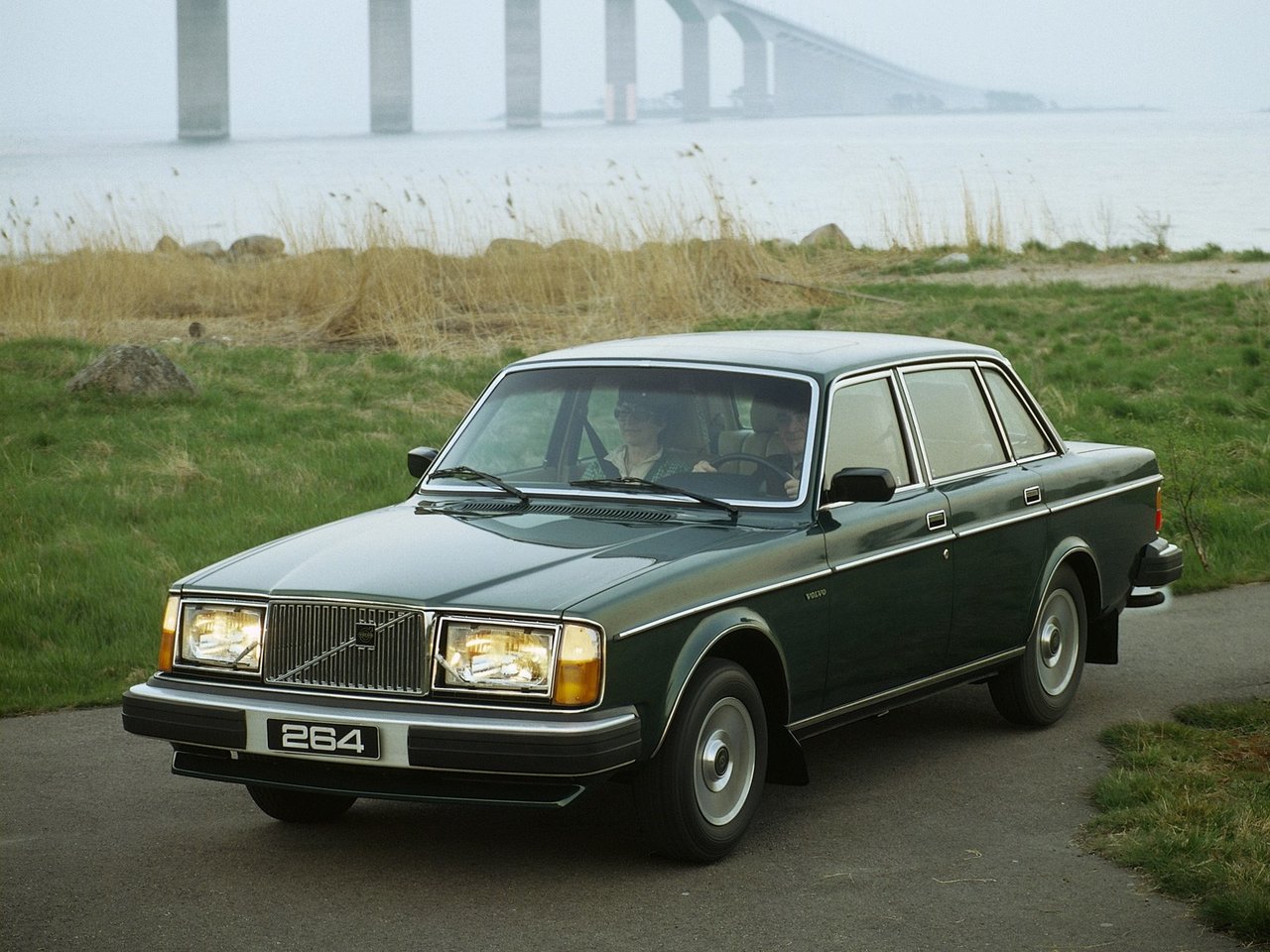 Volvo 260 Series I, седан