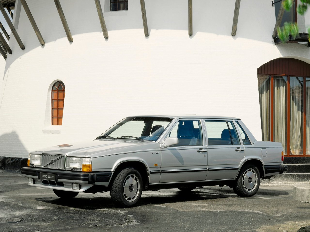 Volvo 760 I, седан