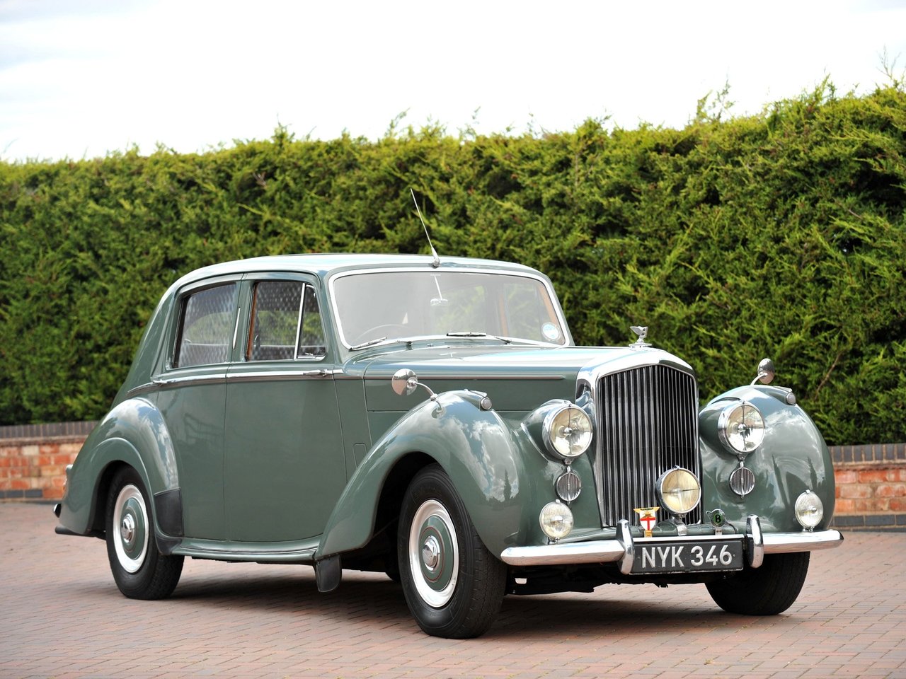 Седан standard saloon