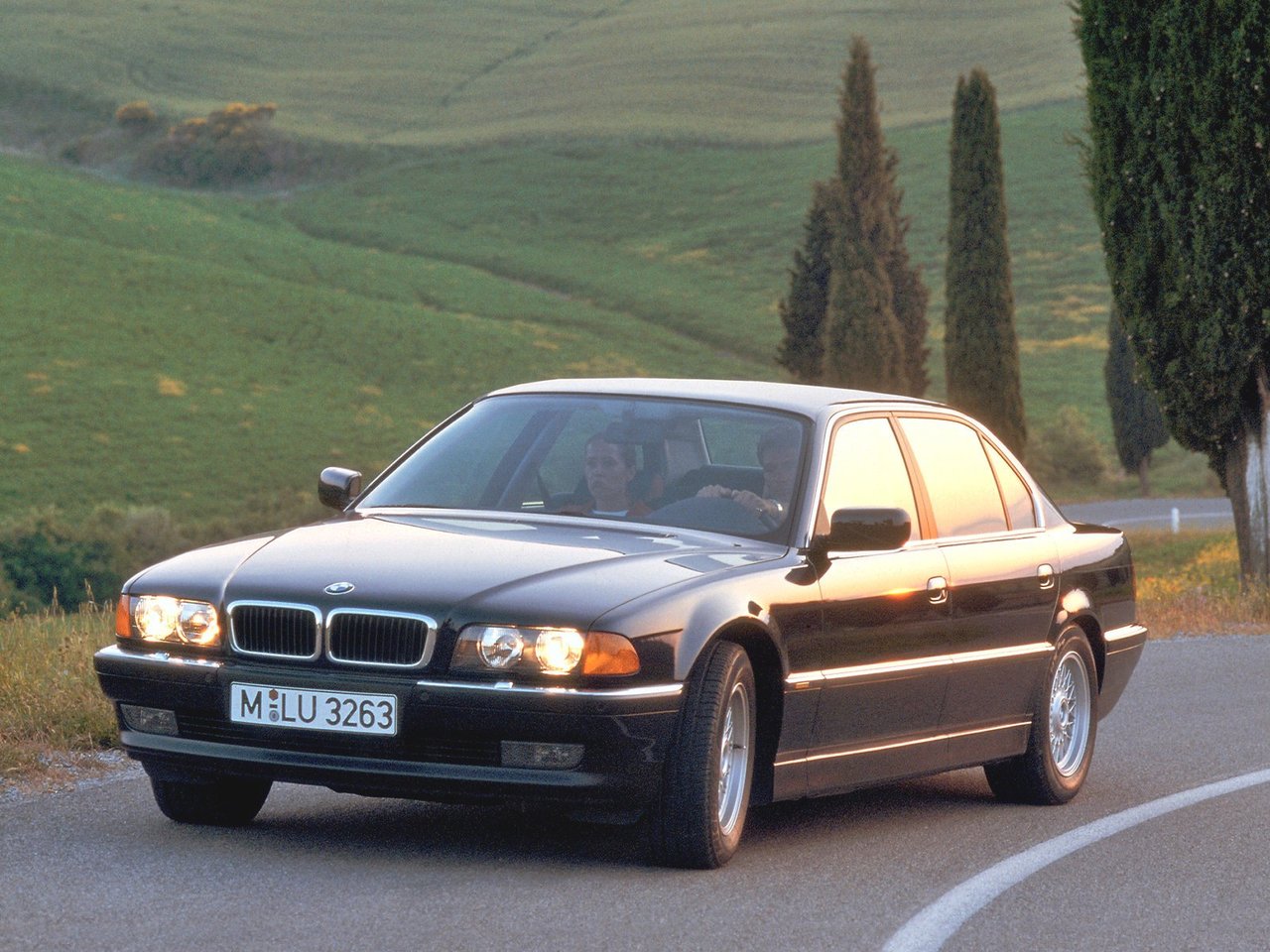 BMW 7 серии III (E38), седан