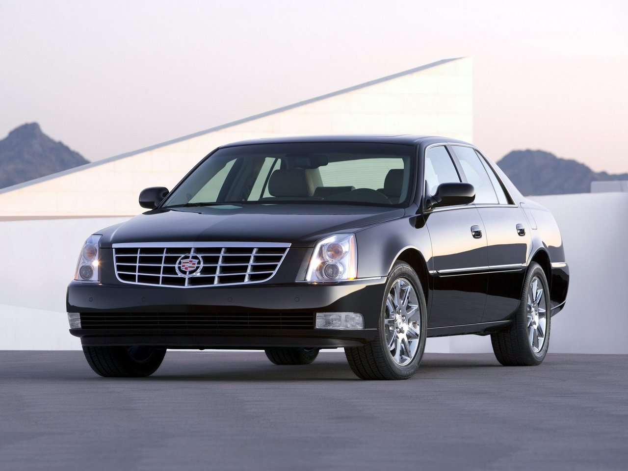Cadillac DTS I, седан