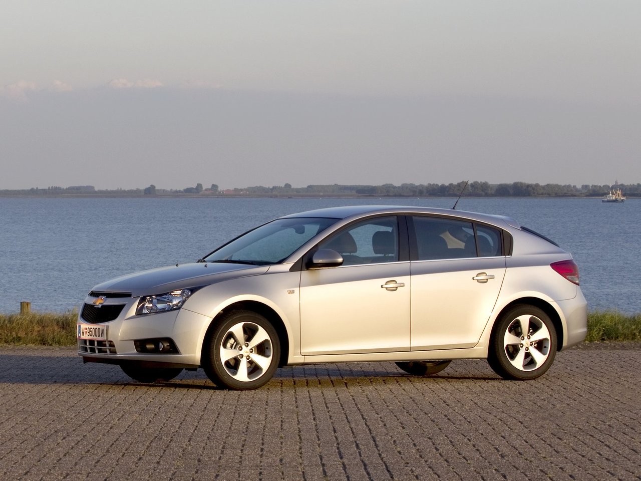 Chevrolet Cruze I, хэтчбек 5 дв.