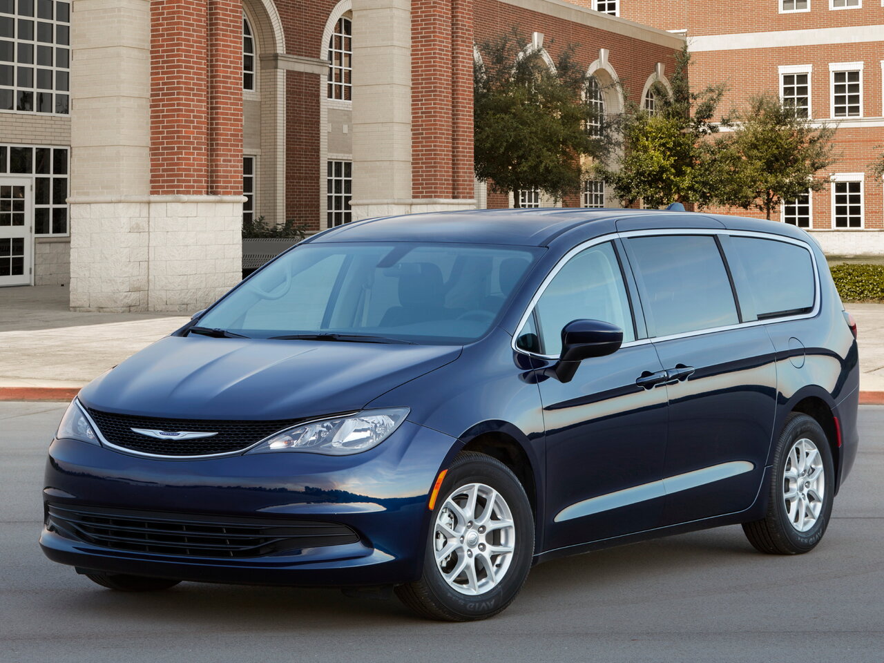 Chrysler Voyager VI, минивэн