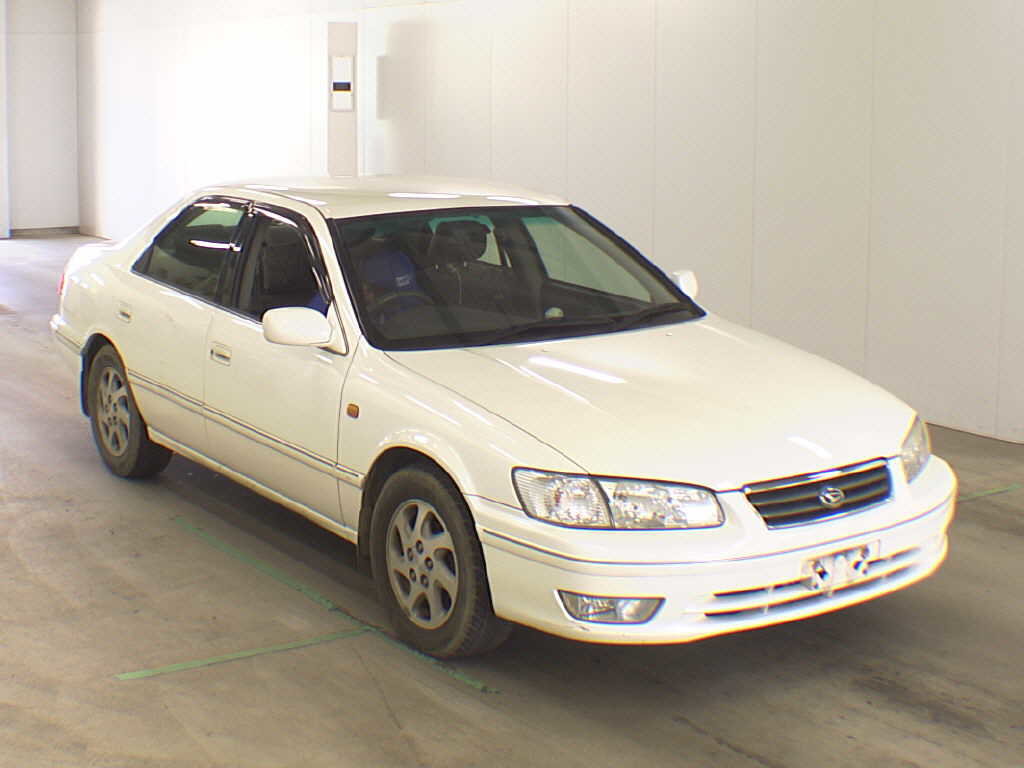 Daihatsu Altis I (SXV20), седан