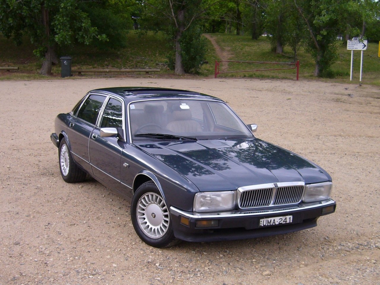 Daimler XJ40 I, седан