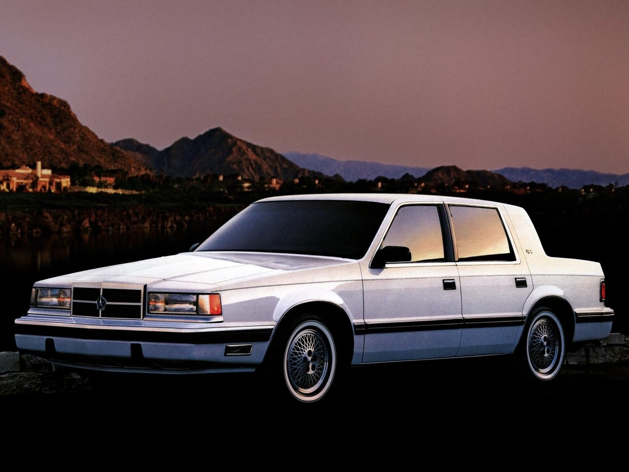 Dodge Dynasty I, седан
