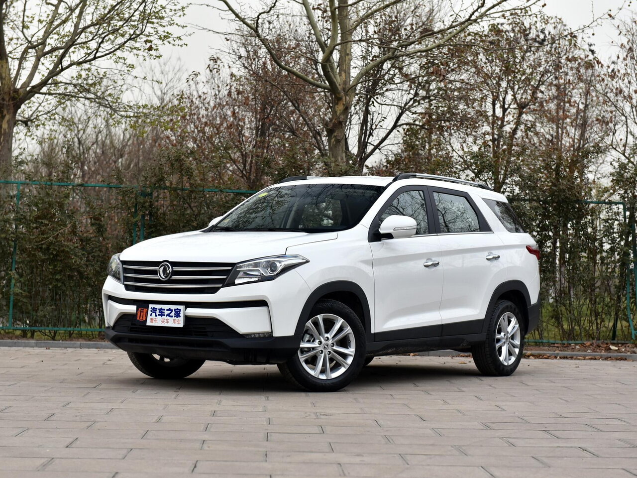 Dongfeng Fengon 560 I, внедорожник 5 дв.