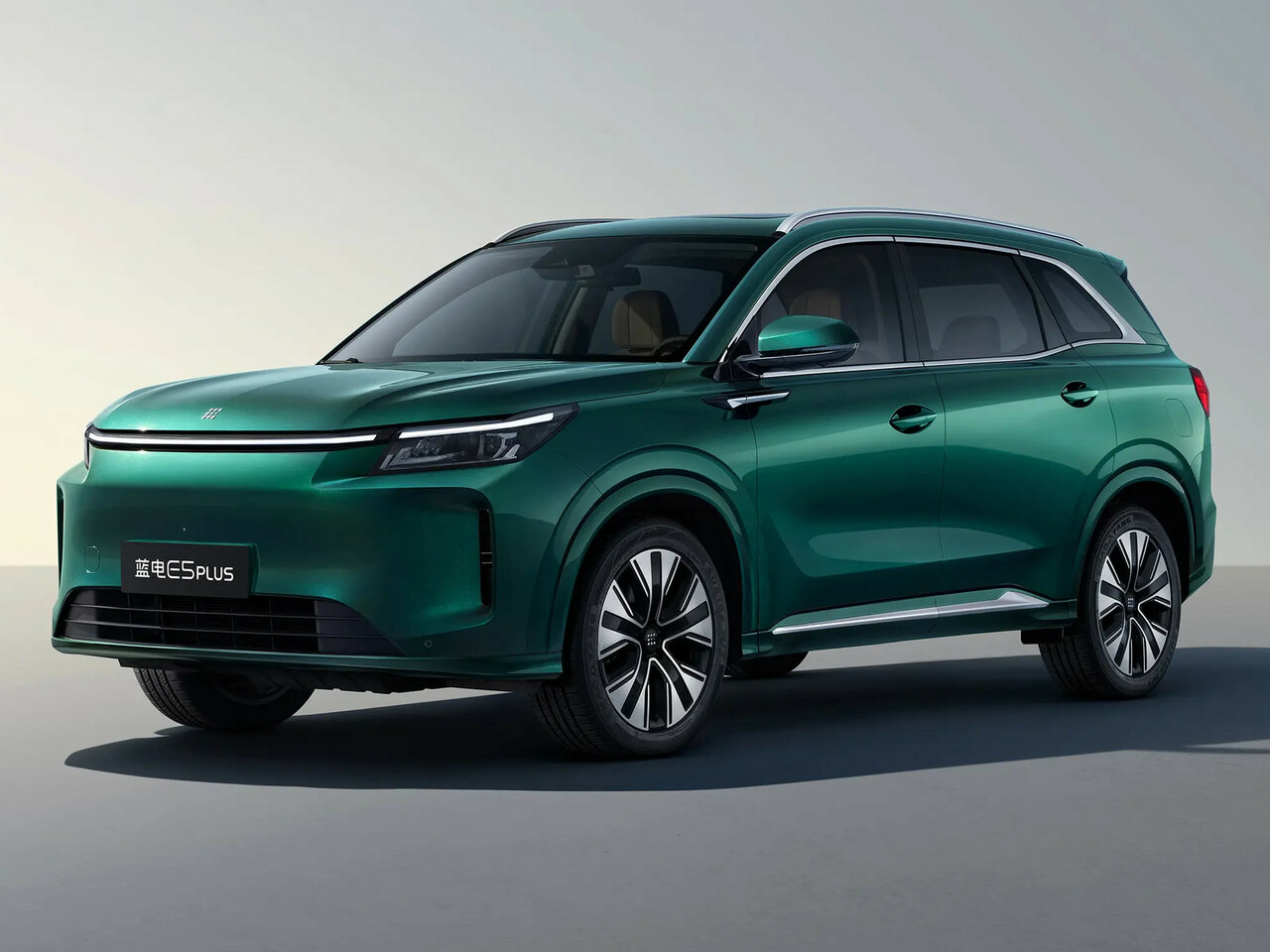 Dongfeng Fengon E5 PLUS, внедорожник 5 дв.