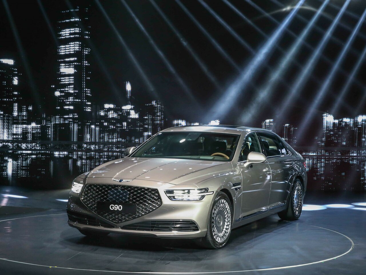 Genesis G90 I Рестайлинг, седан