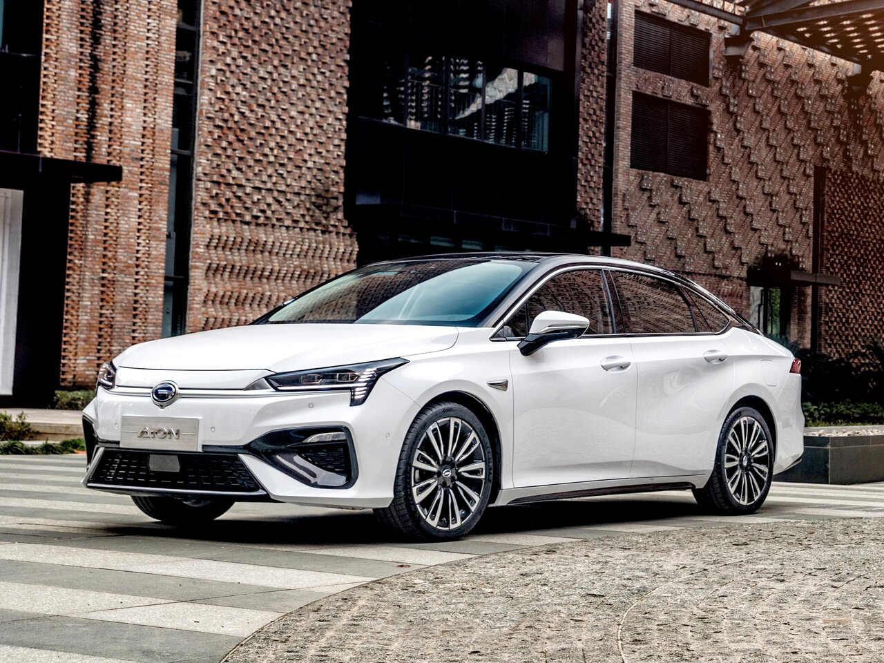 GAC Aion S I, седан
