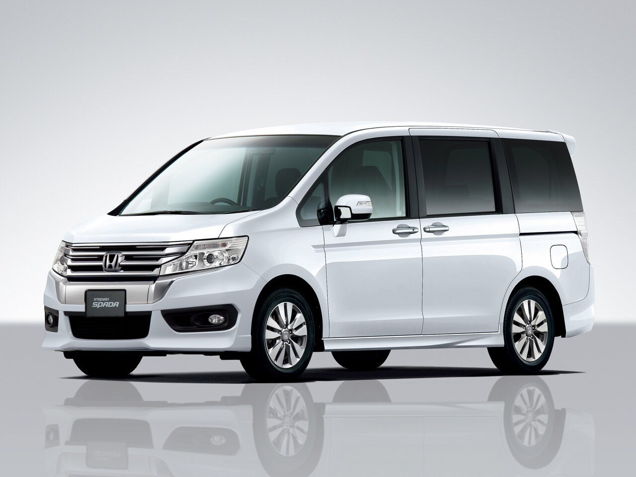 Honda Stepwgn IV Рестайлинг, минивэн