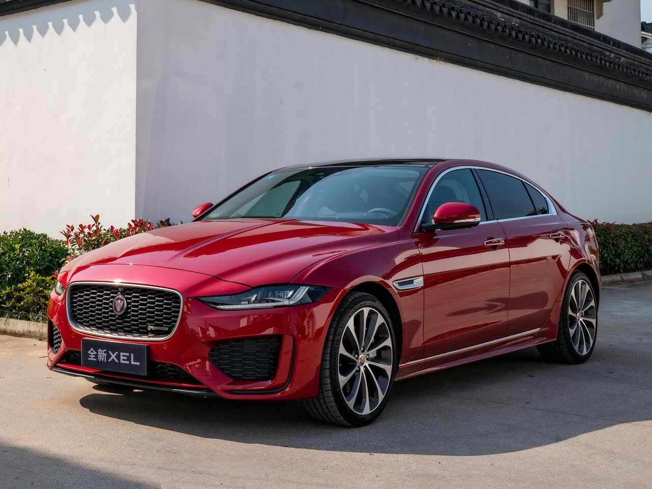 Jaguar XE I Рестайлинг, седан