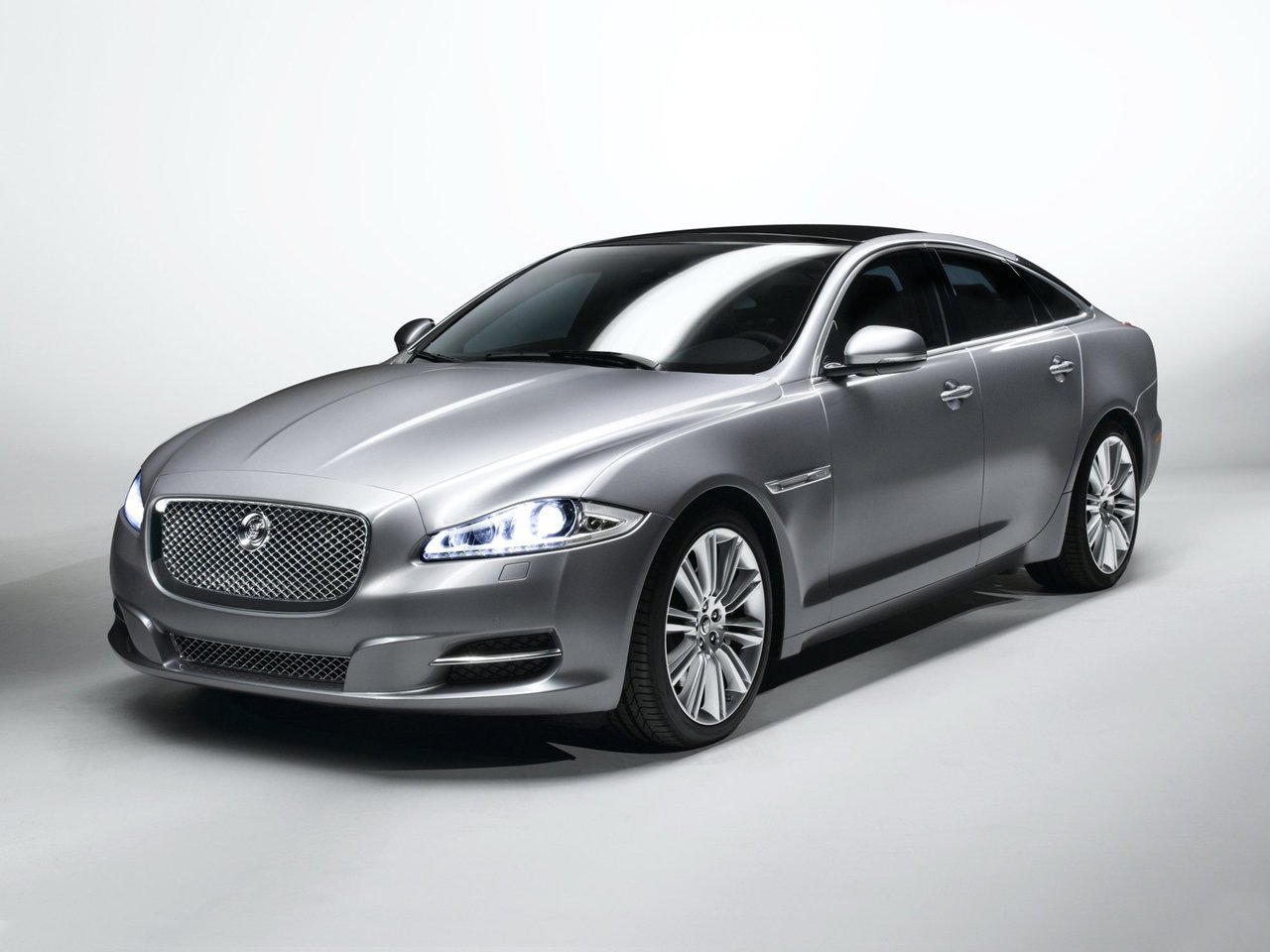 Jaguar XJ IV (X351), седан