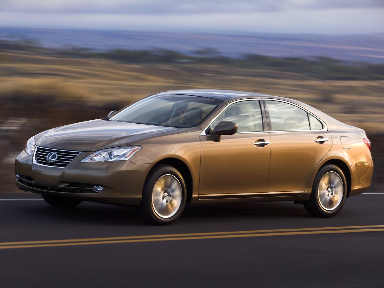 Lexus ES V, седан