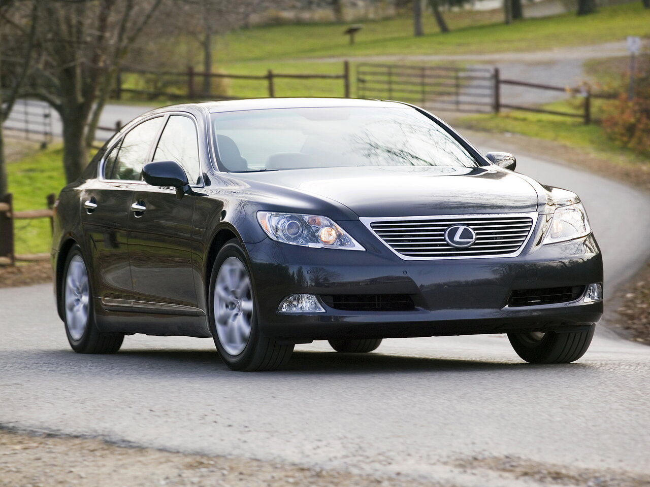 Lexus LS IV, седан
