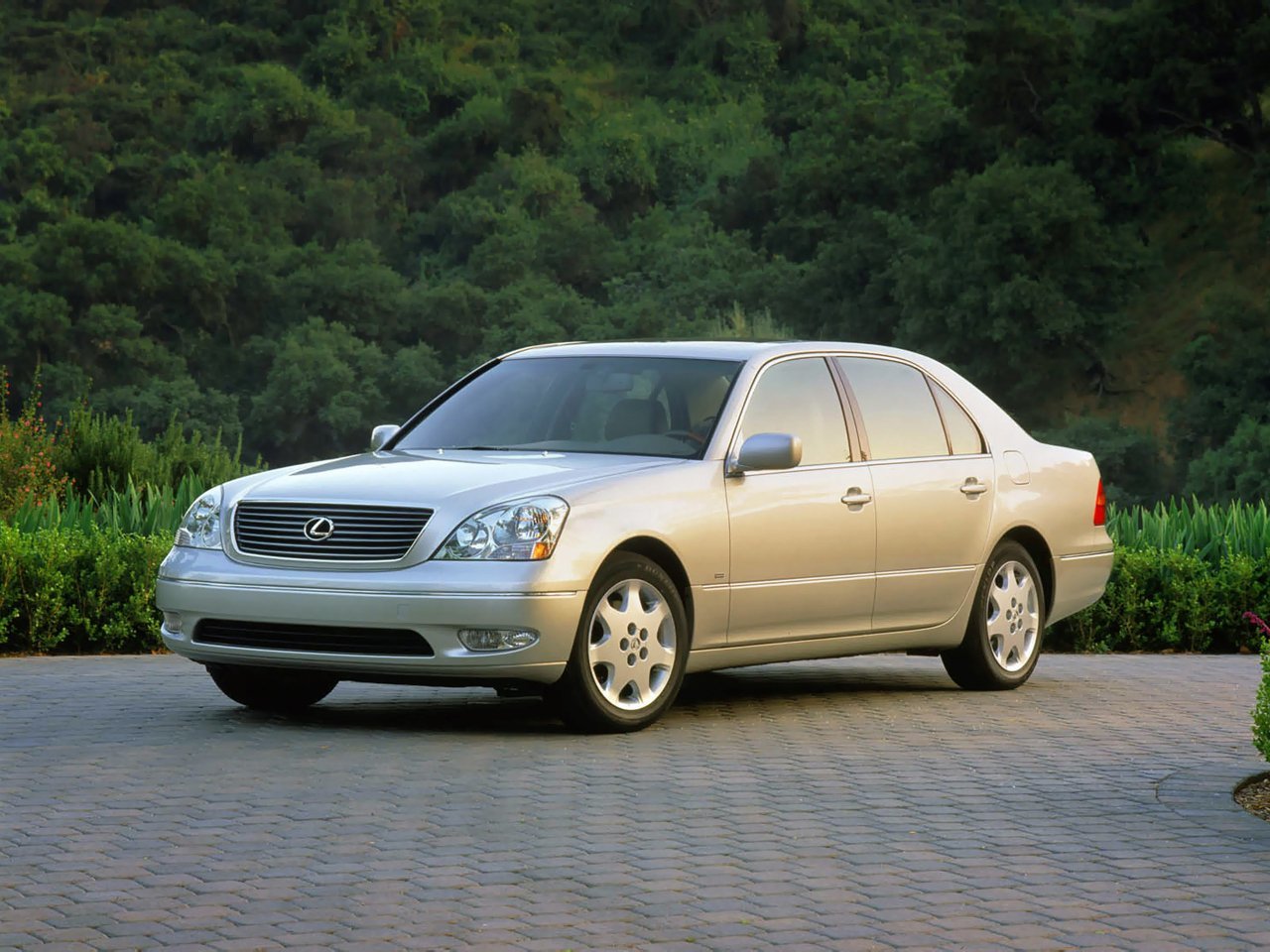 Lexus LS III, седан