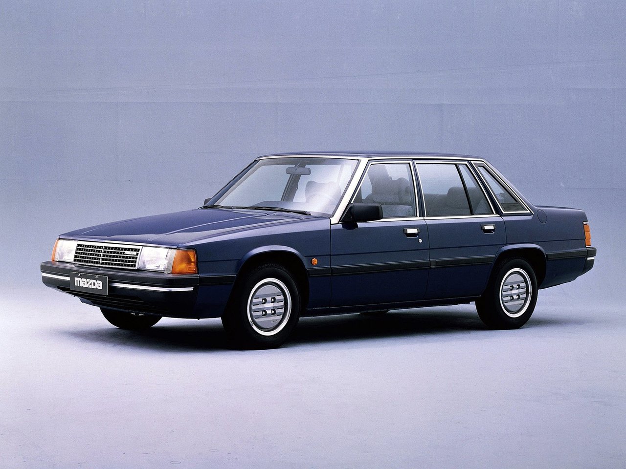 Mazda 929 II (HB), седан