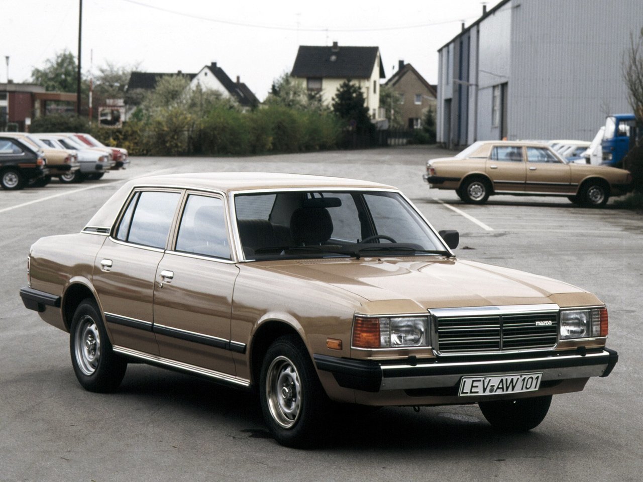 Mazda 929 LA4, седан