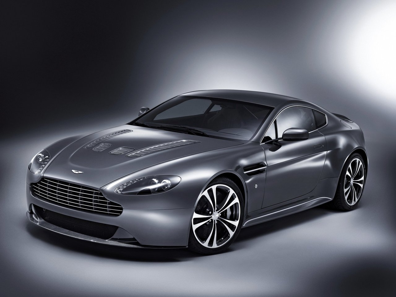 Aston Martin V12 Vantage I, купе