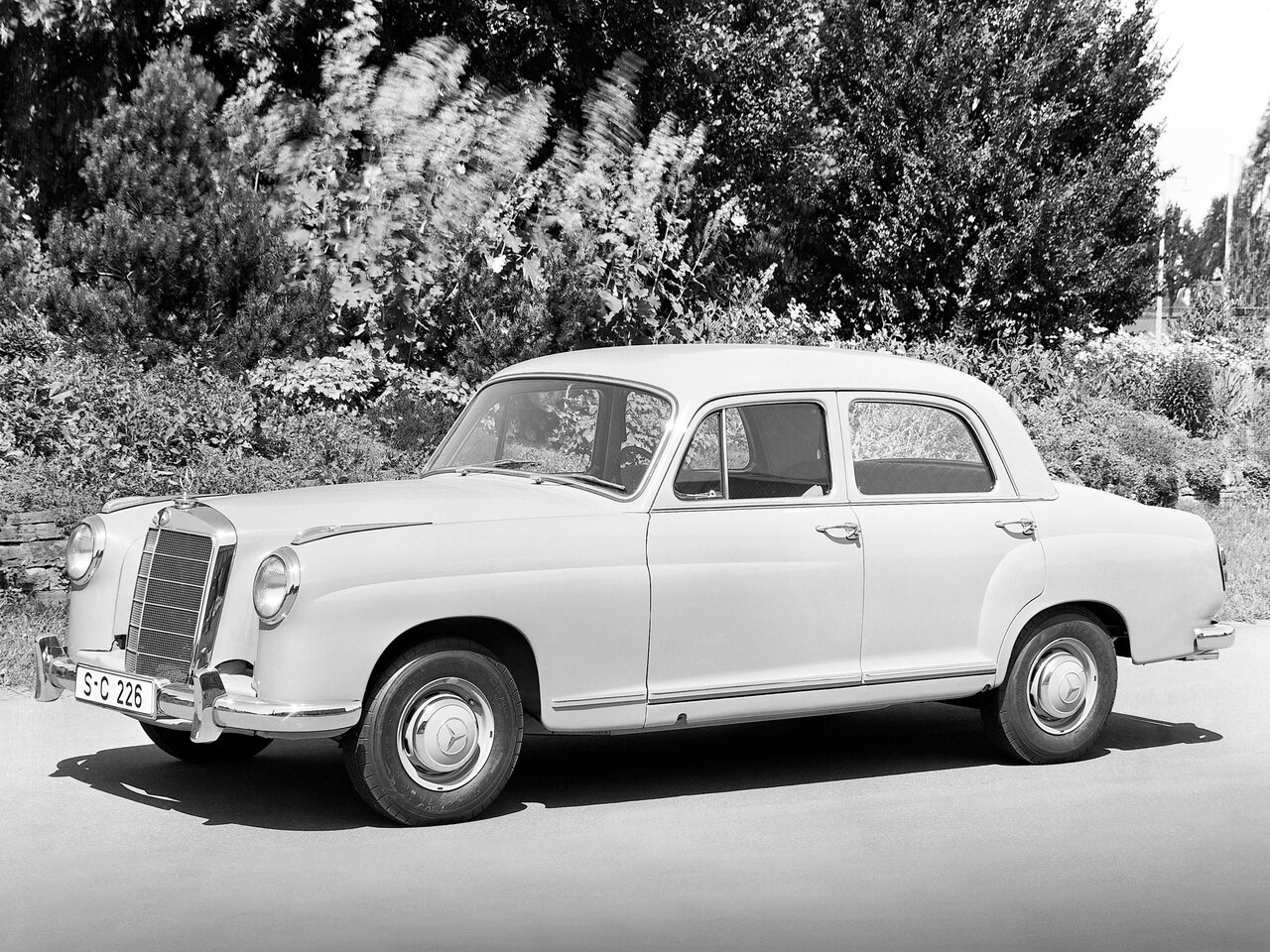 Mercedes-Benz W105 I, седан