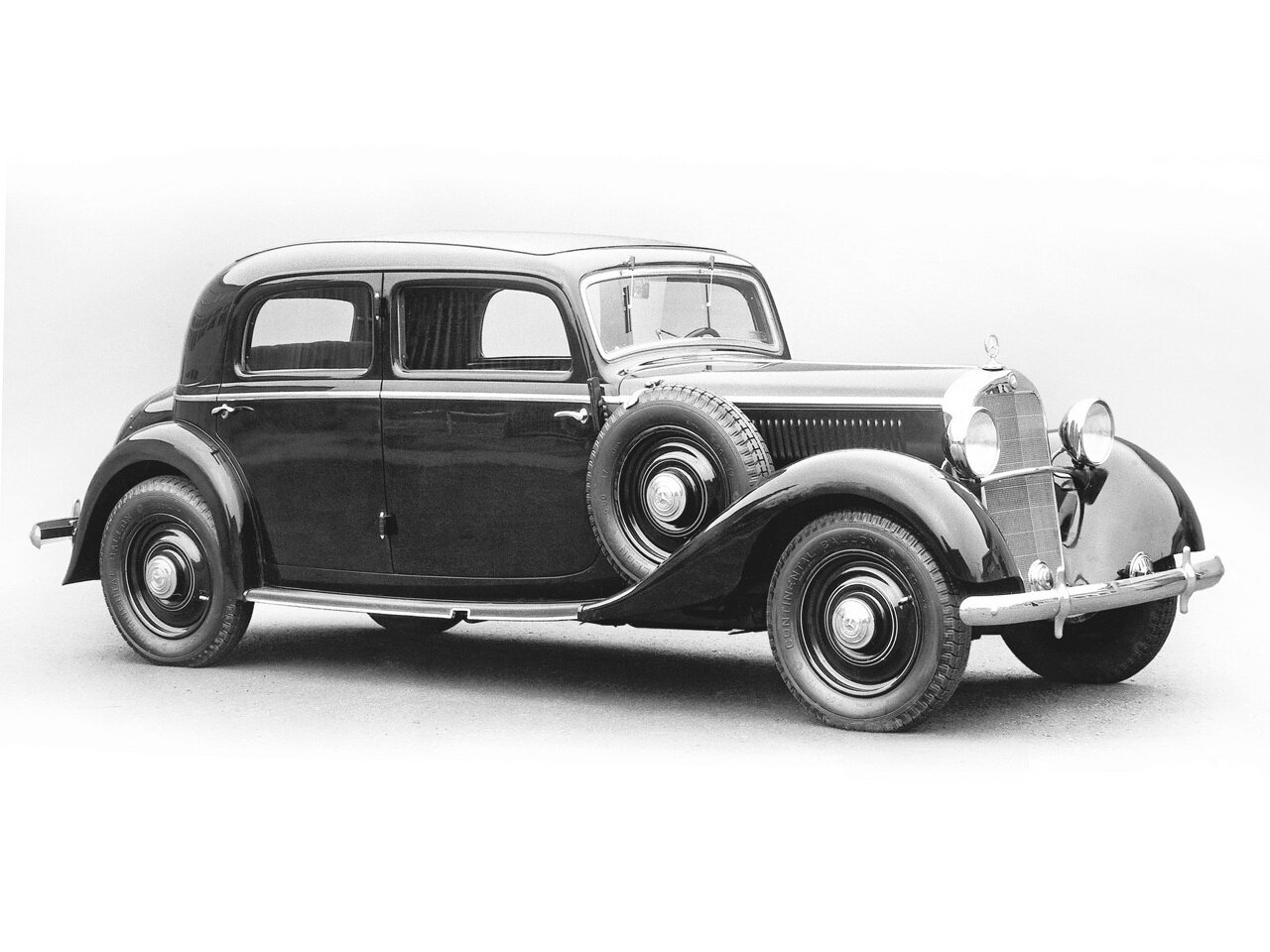 Mercedes-Benz W138 I, седан