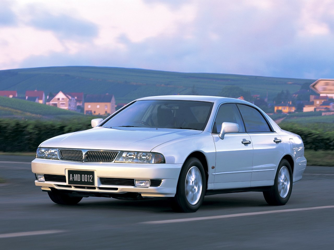 Mitsubishi Diamante II, седан