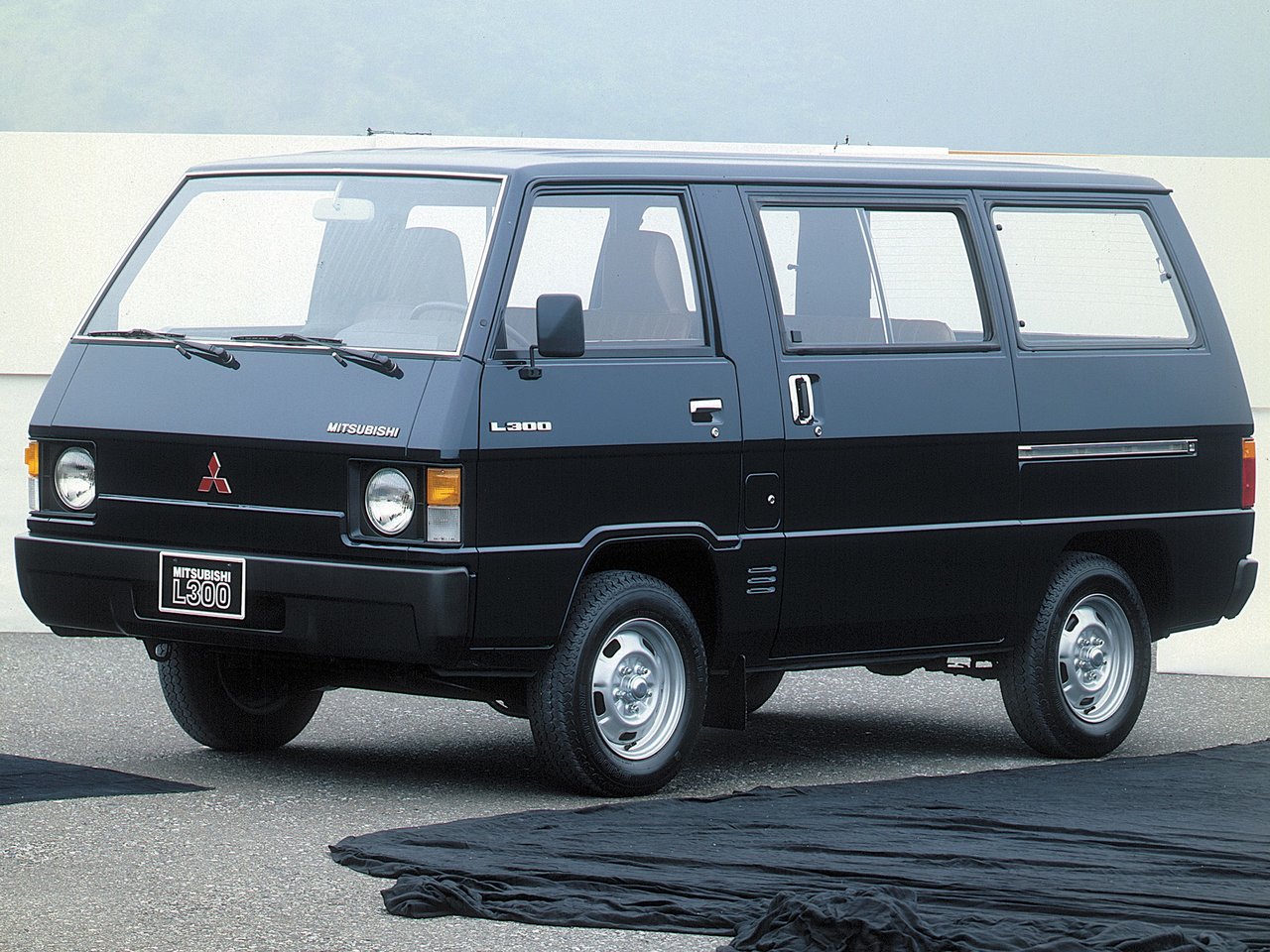 Mitsubishi L300 II, минивэн