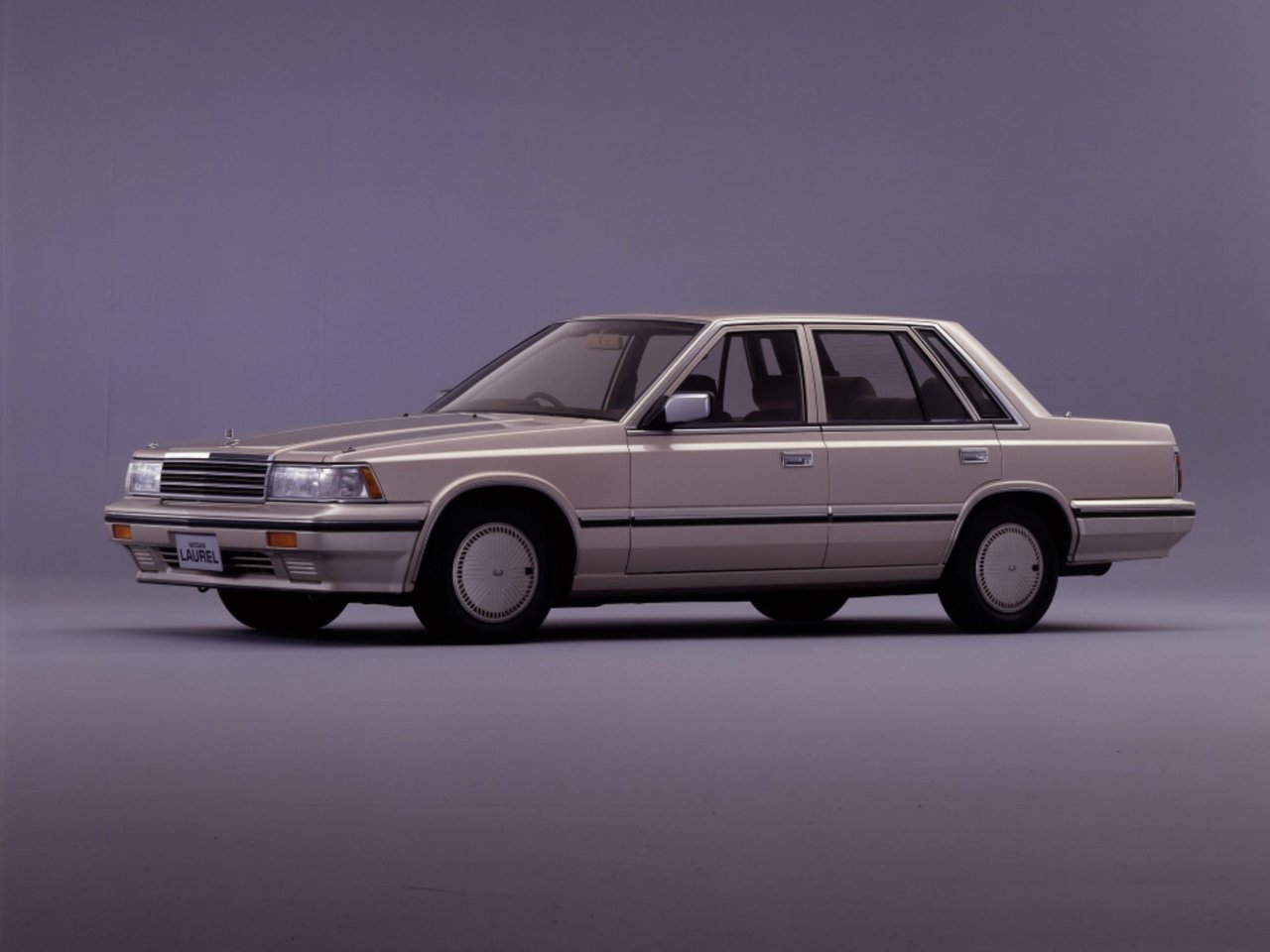 Nissan Laurel V (C32), седан
