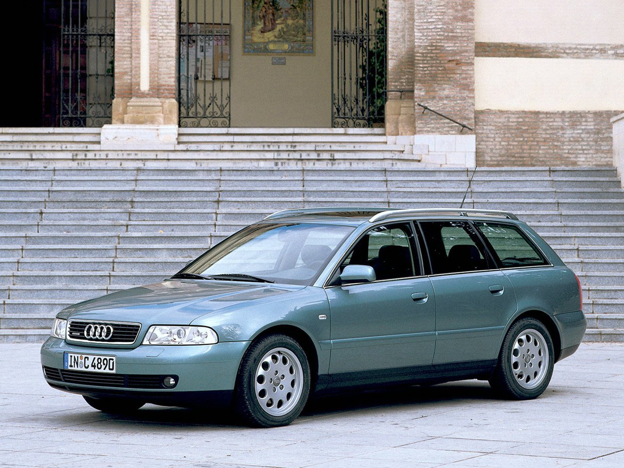 Audi A4 I (B5) Рестайлинг, универсал 5 дв.