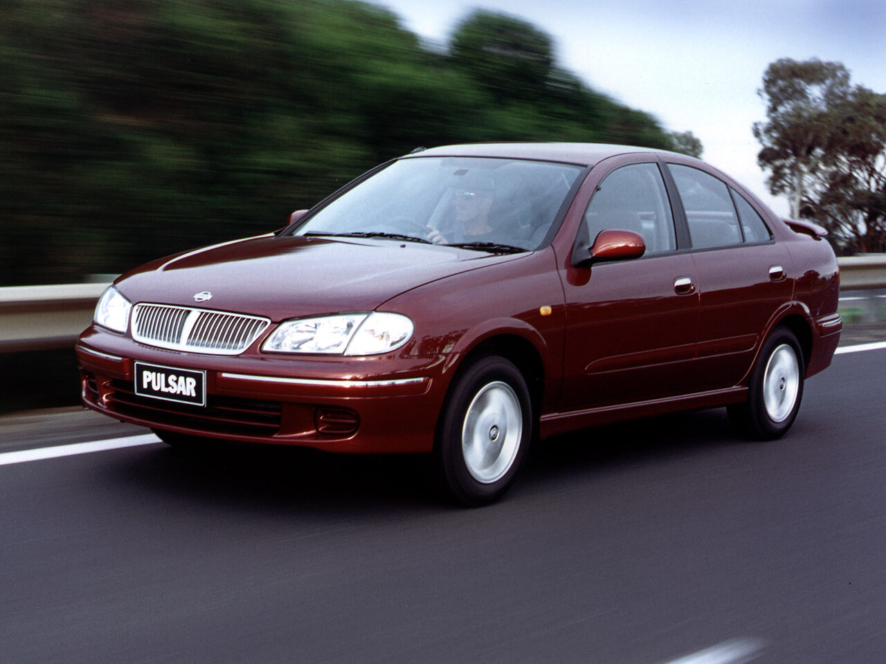 Nissan Pulsar N16, седан