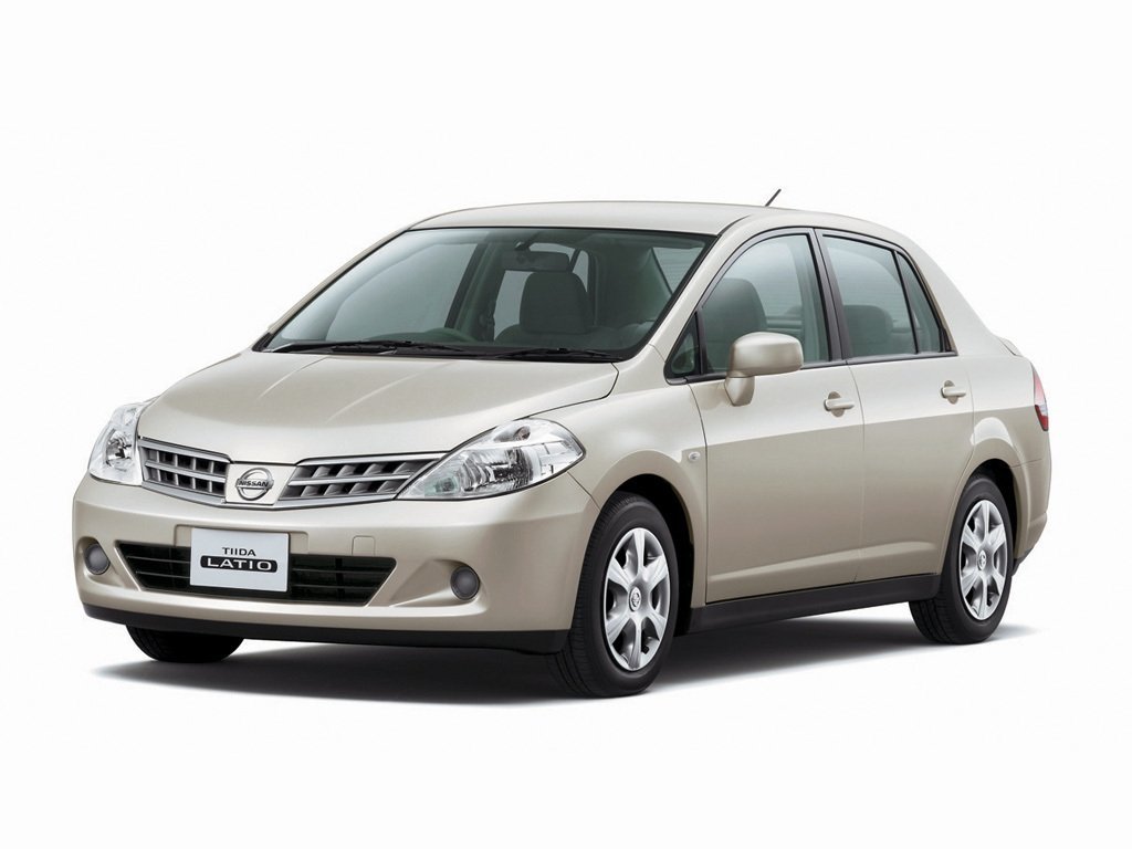 Nissan Tiida I, седан