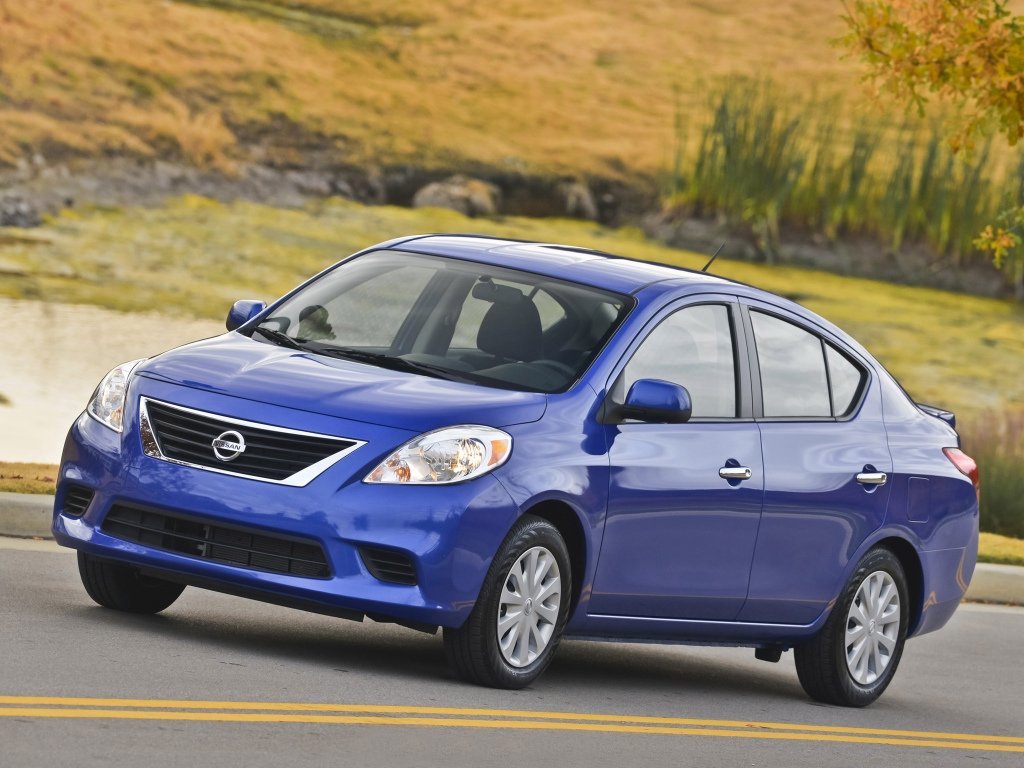 Nissan Versa II, седан