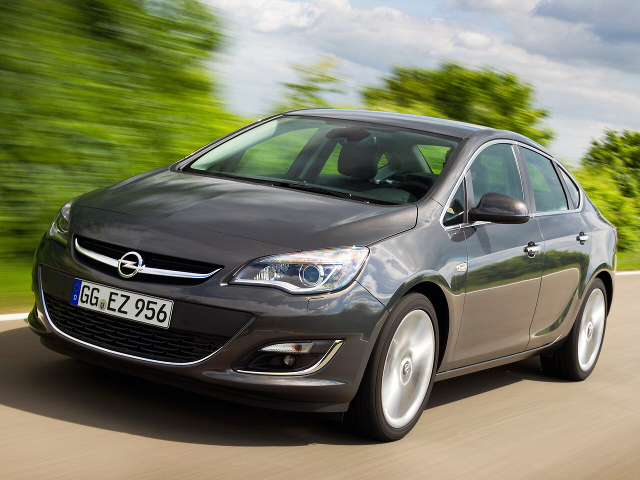 Opel Astra J Рестайлинг, седан
