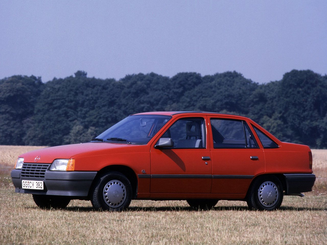 Opel Kadett E, седан