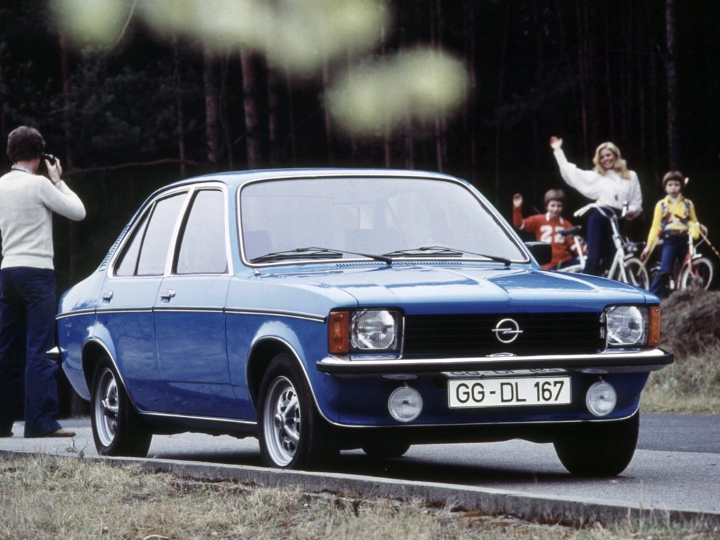 Opel Kadett C, седан