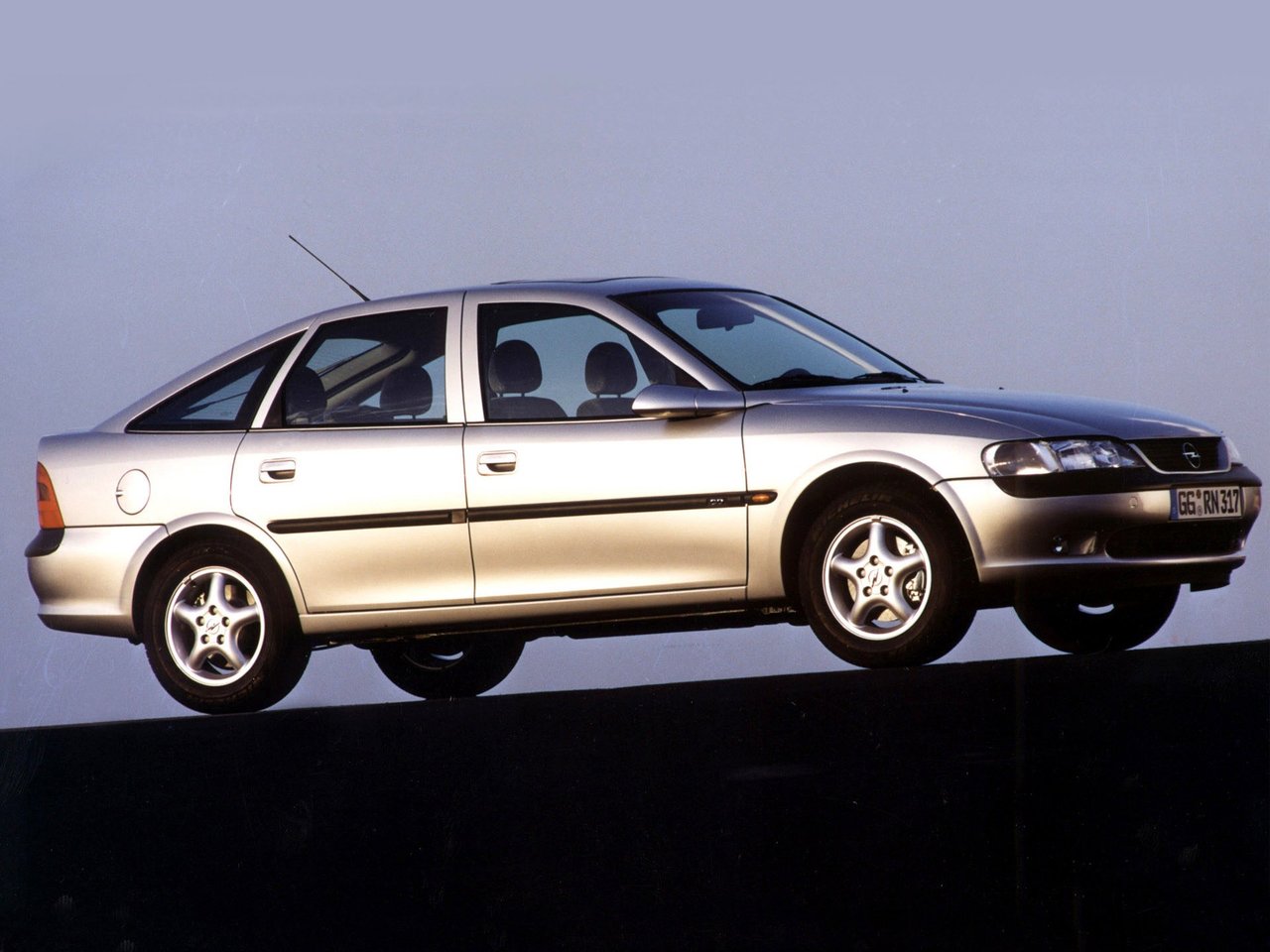Opel Vectra B, лифтбек