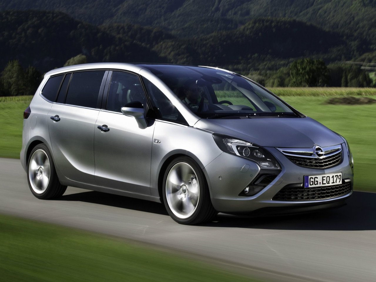 Opel Zafira C, компактвэн