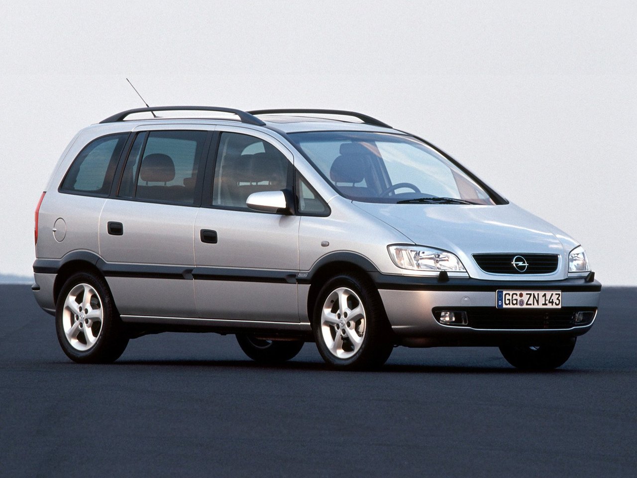 Opel Zafira A, компактвэн