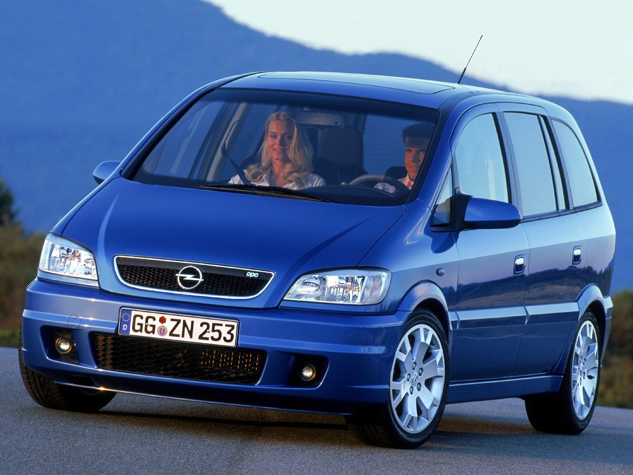 Opel Zafira OPC A, компактвэн