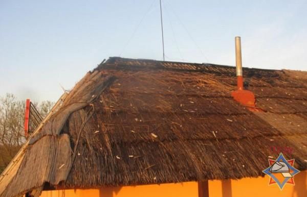 На трассе Минск - Гомель загорелась крыша придорожного кафе